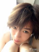 组图：齐秦小24岁娇妻曝光 2岁女儿粉嫩可爱