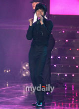 幻灯图：首尔演唱会少女时代等众星劲歌热舞