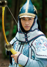 组图：何晟铭戎装透英气  《宫2》收视率破3在望