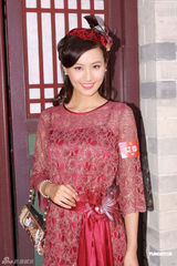 幻灯：刘璇首拍TVB剧众星拱月 不熟粤语助手翻译 