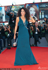 组图：《零点定理》首映 梅兰尼挺大肚亮相