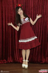 组图：许雅涵领众师妹扮性感 李组长现男人本色