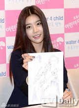 组图：韩团GirlsDay亮相签名会 休闲似邻家妹