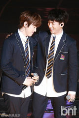 组图：韩团B1A4办“家乡巡演”演绎多彩魅力