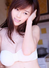 高清组图：周韦彤日本拍性感写真 比基尼秀美胸