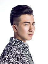 组图：翟天临多面派大片 视觉盛宴美男气质