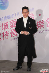 组图：任贤齐自愧腹肌不如张家辉 遭梁汉文投诉