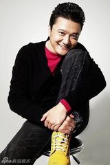 组图：郭鹏拍摄全新写真 尽显硬汉时尚品位