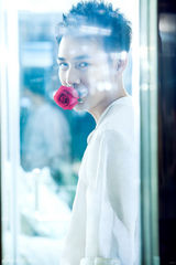 组图：霍政谚湿身写真 电力十足上演男色诱惑