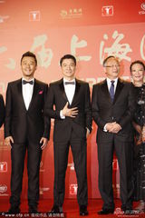 组图：《盲探》剧组走红毯 刘德华帅气现身