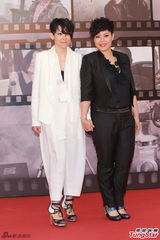 组图：林二汶与友人“黑白配”亮相金像奖红毯