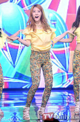 组图：Davichi打榜夺冠 SHINeeInfinite拼人气