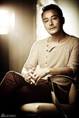 组图：刘牧写真大展怀旧风  酷似老电影展现熟男魅力