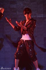 组图：快男杭州欢唱会火爆开唱 兄弟情感动全场