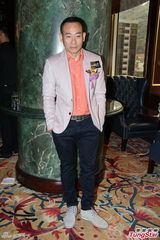 组图：林保怡出席活动曝邓萃雯演戏压力大