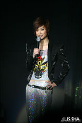 组图：李宇春生日策划 七年生日Live的六种色彩