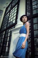 幻灯：苏岩异国街头时尚写真 我是12月待嫁新娘