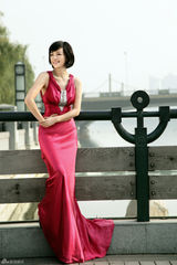 高清：罗海琼幸福写真 迎着风沐浴阳光