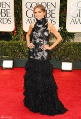 高清组图：克里基娜-兰西克拼接羽毛长裙哥特十足