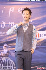 组图：炎亚纶视周杰伦为贵人 与初恋女友话题多