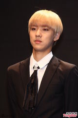 组图：韩团100%七缺一来台 会粉丝小秀中文