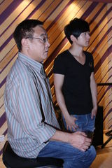 高清：张杰录《枪王之王》主题曲 尔冬升赞其唱功