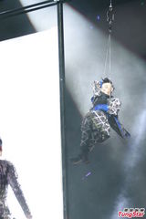 组图：big4开演唱会发红封包 互曝成员糗事