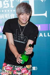 组图：黄鸿升谈前女友感慨 否认杨丞琳乃当事人