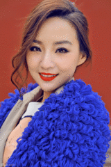 组图：主播刘美人中国风接拍 大片复古混搭