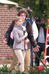 组图：莫瑞兹和亚伦亮相《海扁王2》片场