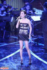 组图：张信哲彭佳慧金钟现场怀旧金曲联唱