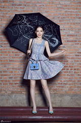 组图：郭碧婷时尚街拍 驾机车帅气酷感十足