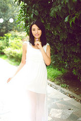 组图：单薇全新森林系唯美写真气质典雅
