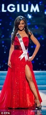 组图：环球小姐众佳丽泳装礼服美艳 中国小姐微笑迷人