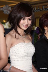 组图：安心亚露美背剪彩 柴智屏劝Makiyo安心工作