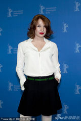 组图：电影《仁慈》发布会 沃格尔亲密搂女主角