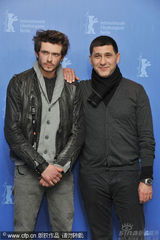 幻灯图集：《如何结束夏天》记者会 俄罗斯型男斗帅