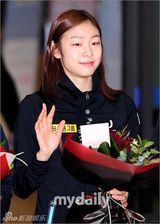 组图：金妍儿德国花样滑冰比赛夺冠返回韩国