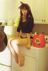 组图：小嶋阳菜夏日海滩写真 衣衫轻褪诱惑十足