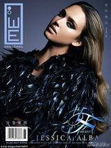 组图：阿尔芭杂志大片曝光 妆容冷艳性感秀美腿