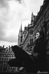 组图：小宋佳黑白大片文艺化身默片名伶