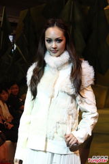 汪圆圆演绎多款时装 Jessica C同场走秀