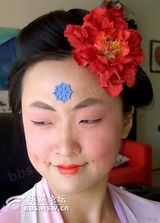 组图：女孩模仿唐朝仕女妆网络爆红