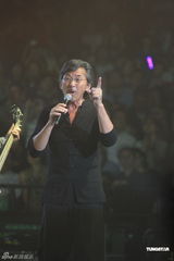 组图：太极乐队红馆开唱 林子祥谭咏麟助阵