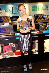 组图：容祖儿亮相双眼满布血丝 坦言压力大导致失眠