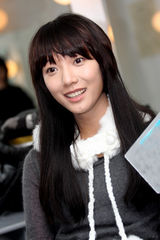 幻灯图： 王珞丹谈《琥珀》 被经纪人“逼”演话剧