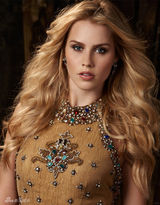 组图：《初代吸血鬼》女星美艳写真 曝怀孕辞演