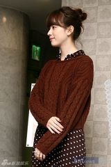 组图：韩星韩孝珠举办签名会 现场赠光棍节饼干