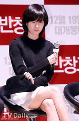 组图：高修宣传新片《创口贴》 韩孝珠卖萌