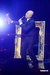 幻灯图：汪明荃等录节目 直言没有联系陈志云